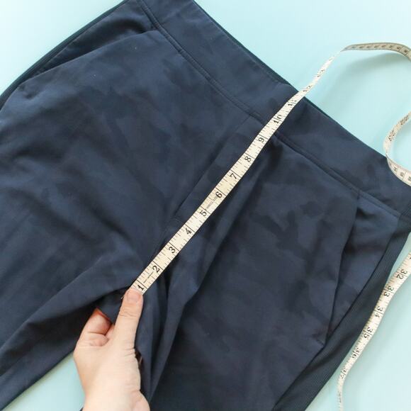 Athleta Brooklyn Navy Blue Camo Straight Leg Ankle Athletic Pants Size 12 - Picture 6 of 10